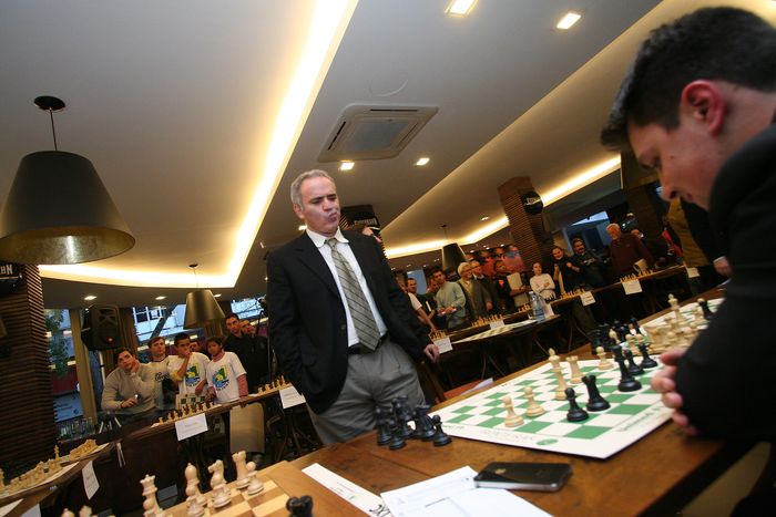 Garry Kasparov participou de desafio de xadrez em Porto Alegre